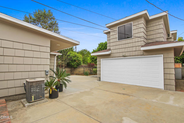 5131 Greenbush Avenue, Sherman Oaks CA: https://media.crmls.org/mediaz/d3a014be-8b84-4fe4-936c-849f97a01864.jpg