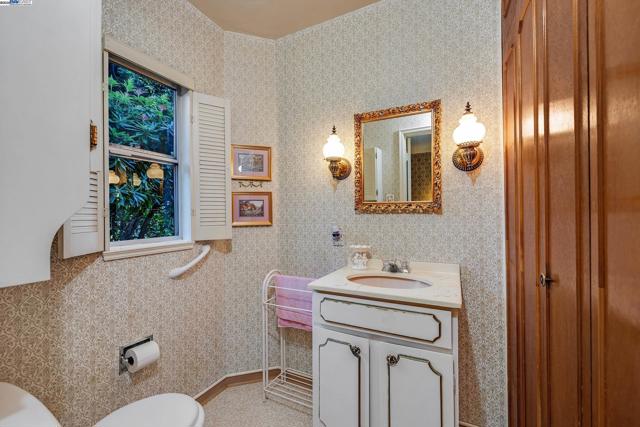 2863 Burton Dr, Oakland CA: https://media.crmls.org/mediaz/d3a027ac-d00e-4e5b-a1b5-4f8c1c875ead.jpg