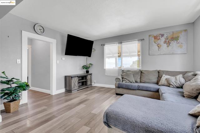 2350 W Shell Ave, Martinez CA: https://media.crmls.org/mediaz/d3a06d50-7861-4532-9cfd-82d22c0e0330.jpg