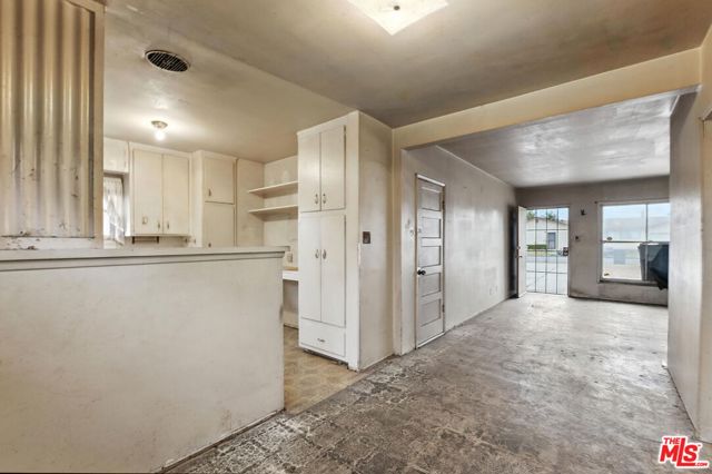 8753 Vans Street, Paramount CA: https://media.crmls.org/mediaz/d3a081be-db85-4949-8c40-d21a8ddbbe16.jpg