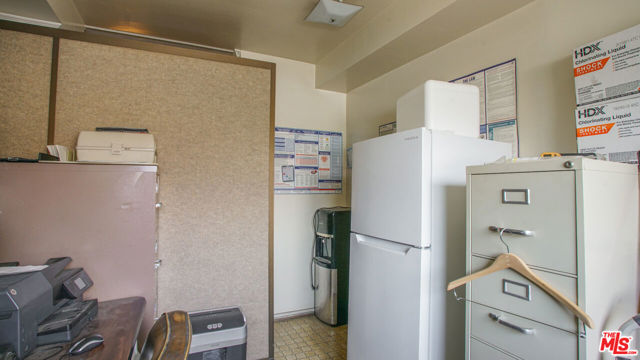 275 S Marengo Avenue, Pasadena CA: https://media.crmls.org/mediaz/d3a1433e-cfad-4c5c-b243-54bcf38a79bb.jpg