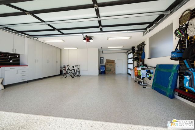 30 Mayfair Drive, Rancho Mirage CA: https://media.crmls.org/mediaz/d3a18336-2556-4b44-8290-76cda24d16a5.jpg