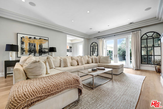 841 N Crescent Heights Boulevard, Los Angeles CA: https://media.crmls.org/mediaz/d3a1b934-3bc0-401d-856e-f343b498cc7c.jpg