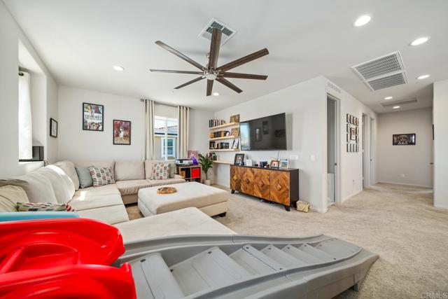 30536 Fragrant Street, Murrieta CA: https://media.crmls.org/mediaz/d3a275bc-f609-4f49-8877-0d8163a349c4.jpg