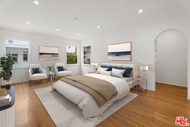 205 S Reeves Drive, Beverly Hills CA: https://media.crmls.org/mediaz/d3a299f0-c513-4d47-a015-7ee3a3554c76.jpg