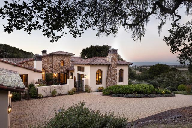 7595 Paseo Vista, Monterey CA: https://media.crmls.org/mediaz/d3a2d496-0a36-43db-962c-c3dfe2f733a7.jpg