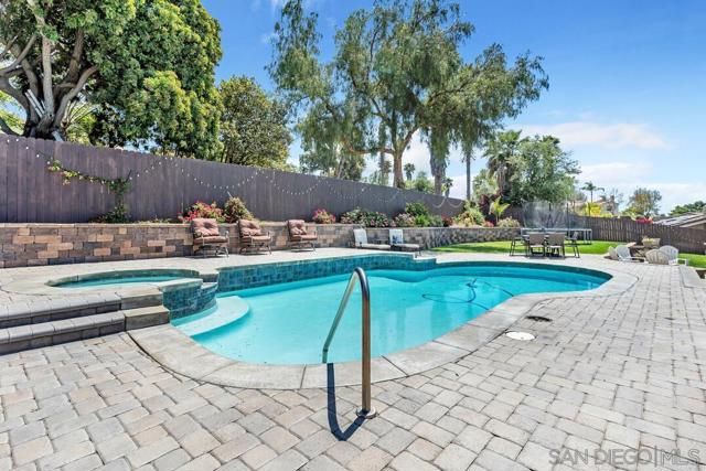 1817 Sunny Slope Terrace, Escondido CA: https://media.crmls.org/mediaz/d3a2dcd0-2189-4c90-bc36-4b2227a1acfd.jpg
