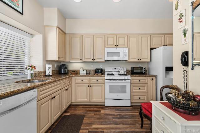 4964 Poseidon Way, Oceanside CA: https://media.crmls.org/mediaz/d3a308ff-ce23-469b-b630-d3920d93dc13.jpg