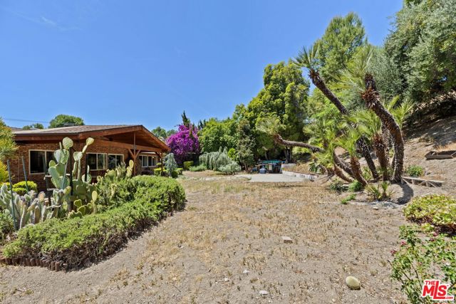 20315 Clark Street, Woodland Hills CA: https://media.crmls.org/mediaz/d3a30a00-aa9e-4356-b28c-ebed52116775.jpg
