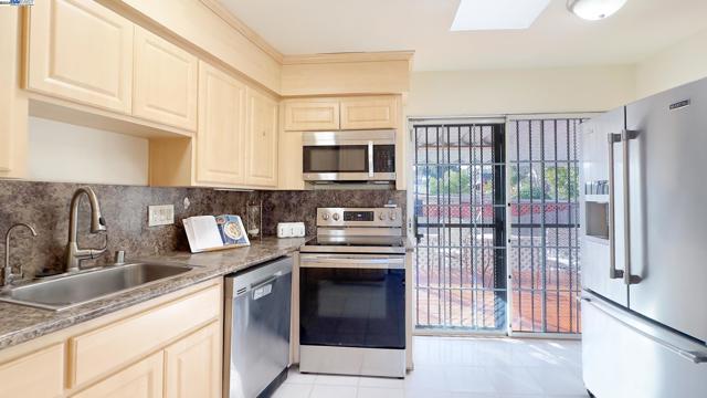 Image 18 of 55 For 311 Cima Dr  