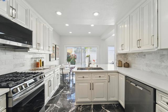 35864 Killorglin Cmn, Fremont CA: https://media.crmls.org/mediaz/d3a382a2-be7c-4f00-ae07-e5fbd98c3767.jpg
