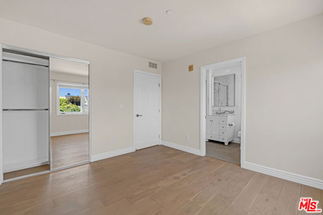 1022 10th Street, Santa Monica CA: https://media.crmls.org/mediaz/d3a3b8ab-75cb-4b29-9dbb-bfd70d4755e3.jpg