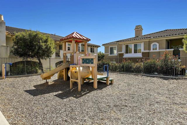 Detail Gallery Image 25 of 28 For 12657 Elisa Lane #200,  San Diego,  CA 92128 - 2 Beds | 2 Baths