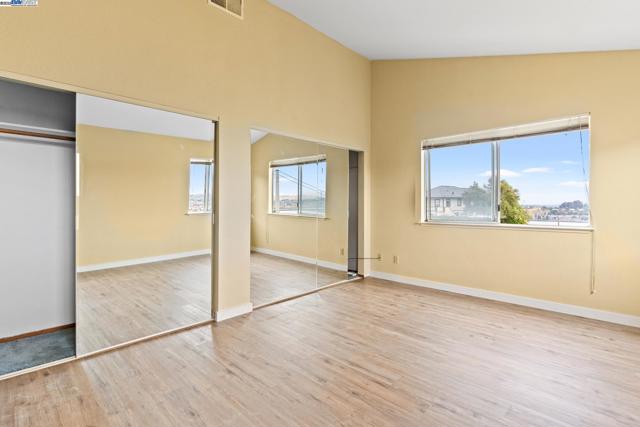 104 Bridgeview Ct, Crockett CA: https://media.crmls.org/mediaz/d3a40833-cbac-4d03-9ebb-54766444bb8d.jpg