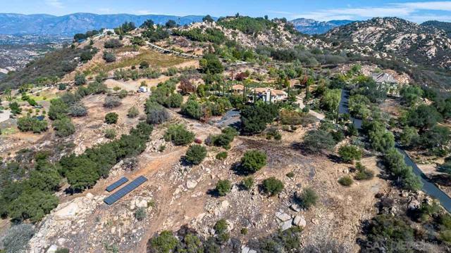 14440 Ridge Ranch Rd, Valley Center CA: https://media.crmls.org/mediaz/d3a465cb-21cd-4d12-b841-51ce9b503e91.jpg