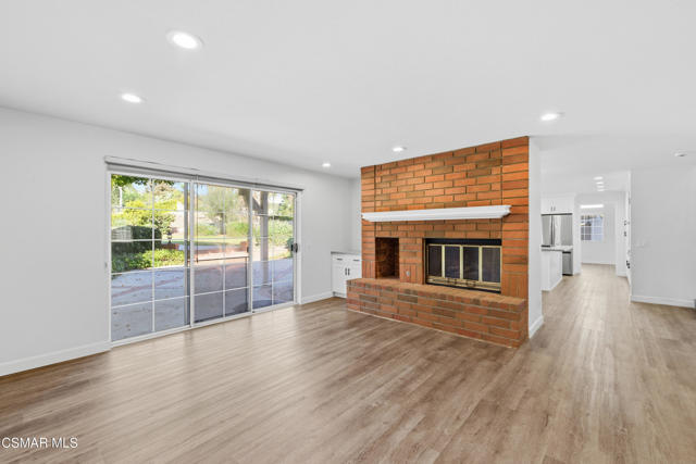 6945 Via Alba, Camarillo CA: https://media.crmls.org/mediaz/d3a4d082-e963-4cef-8825-eec9367c7c46.jpg