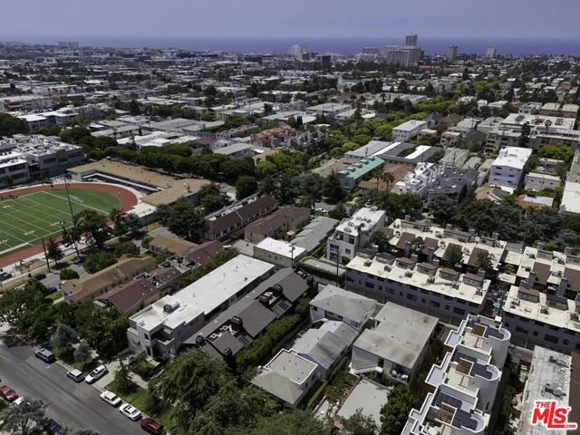 938 15th Street, Santa Monica CA: https://media.crmls.org/mediaz/d3a5332f-4f99-4bc3-98b1-54456dc2316d.jpg