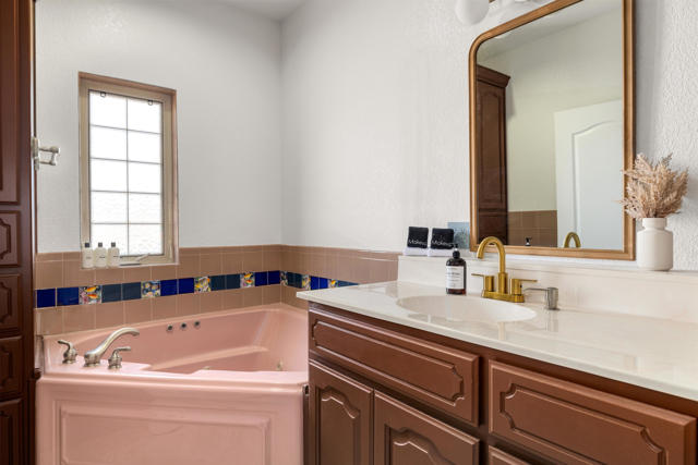6207 Red Bluff Avenue, Yucca Valley CA: https://media.crmls.org/mediaz/d3a5402a-102b-42ca-9aac-0fe86df0477e.jpg
