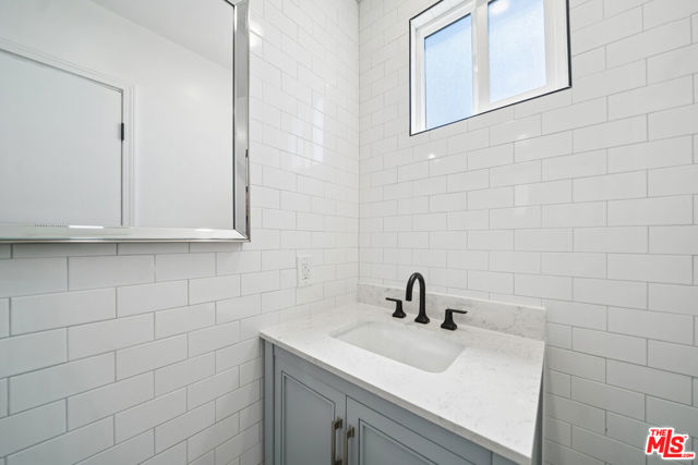 1039 North Harper Avenue, 9 photo 10