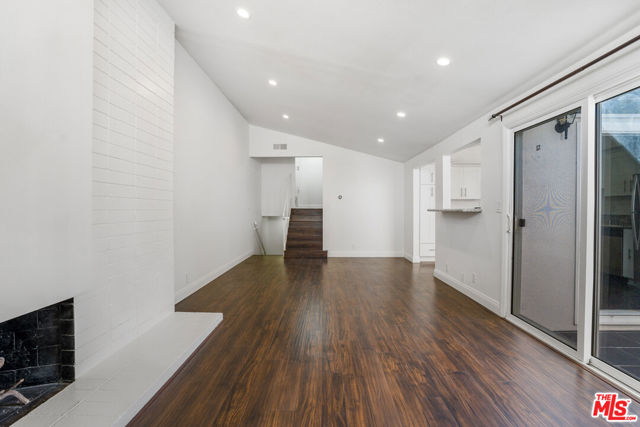 416 Bolero Way, Newport Beach CA: https://media.crmls.org/mediaz/d3a61079-8c92-4cf9-ad61-8a45ed361df8.jpg