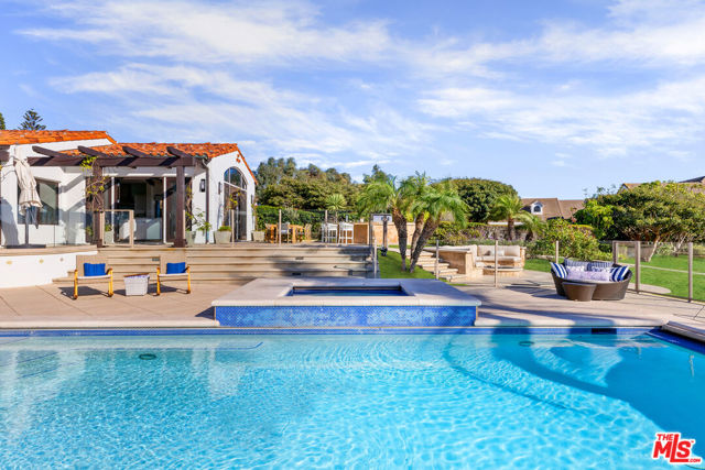 30532 MORNING VIEW Drive, Malibu CA: https://media.crmls.org/mediaz/d3a6645c-6cd5-454c-8733-0a0f1bd3fc69.jpg