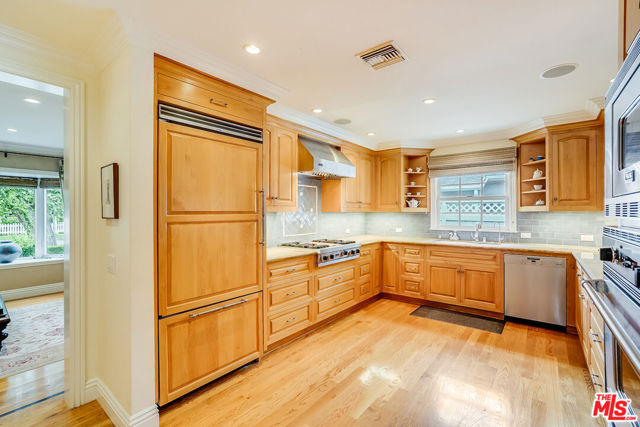 4246 STERN Avenue photo 7