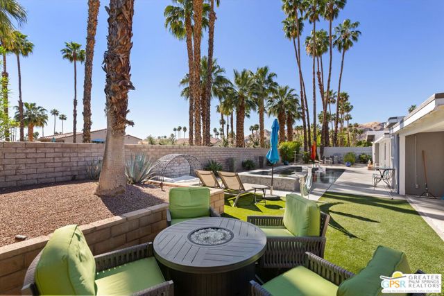 1186 S San Joaquin Drive, Palm Springs CA: https://media.crmls.org/mediaz/d3a76632-88ed-48c7-bd6d-d57a143eae03.jpg