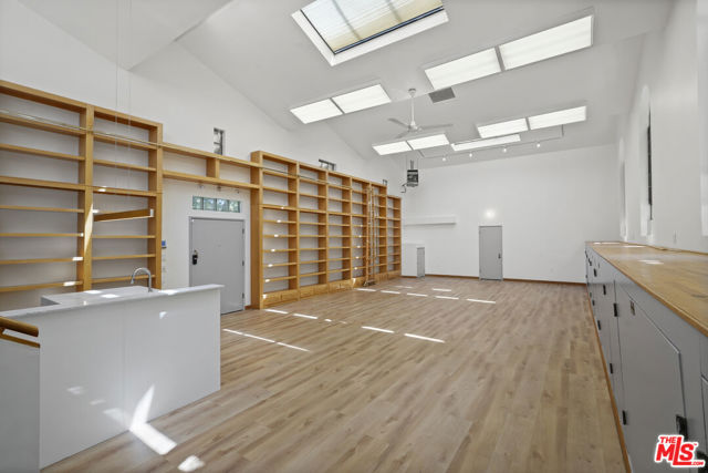 28828 Selfridge Dr, Malibu CA: https://media.crmls.org/mediaz/d3a824e8-78f3-4eab-a551-6c3ef7a21e47.jpg