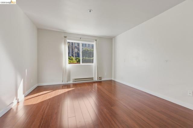 6400 Christie Ave, Emeryville CA: https://media.crmls.org/mediaz/d3a84c06-55a1-4795-abcf-1c70aa36e5cd.jpg