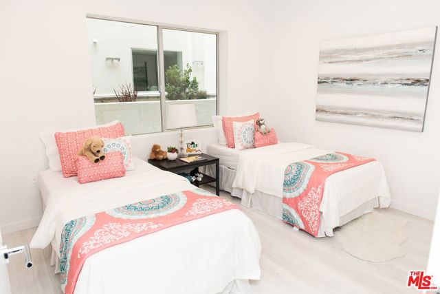 Drew Fenton | 625 S BARRINGTON Avenue Los Angeles CA | MLS: 7528204