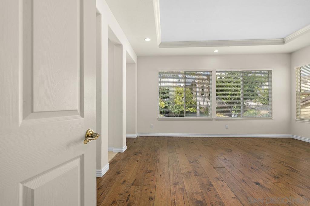 MLS #250043701SD image #32