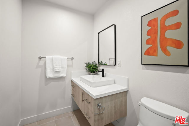 1202 N Orange, West Hollywood CA: https://media.crmls.org/mediaz/d3a90eee-d5e8-4044-9569-7d391372d868.jpg