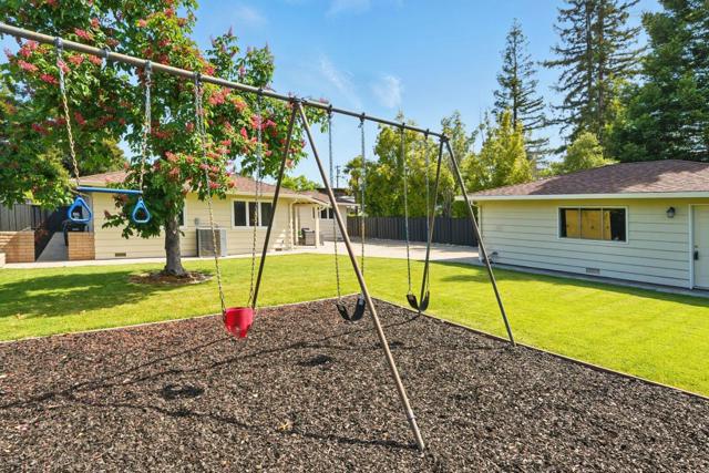 660 Giralda Drive, Los Altos CA: https://media.crmls.org/mediaz/d3a92341-e4d3-43c8-97ca-182b65114fea.jpg