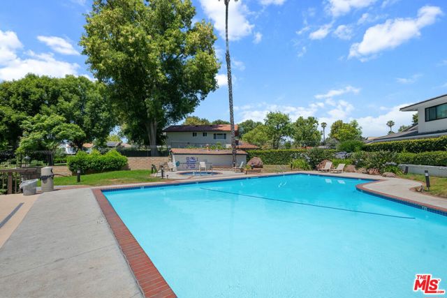 31568 Agoura Road, Westlake Village CA: https://media.crmls.org/mediaz/d3a9a3ce-c015-46a9-ae53-eccb148c544c.jpg