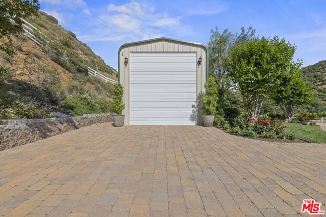25730 Sand Canyon Road, Santa Clarita CA: https://media.crmls.org/mediaz/d3aa4737-ad79-42fe-87cb-4a7ce6f3d773.jpg