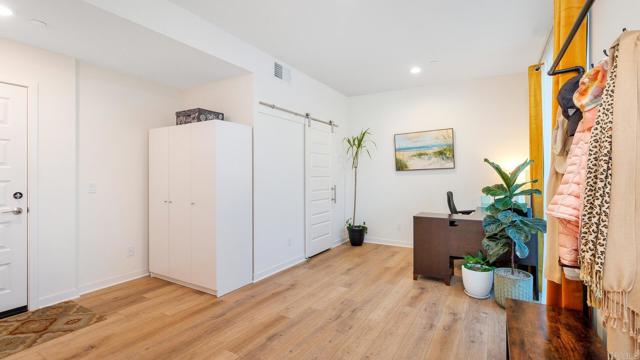 6108 Colt Place, Carlsbad CA: https://media.crmls.org/mediaz/d3aafaaa-de26-4406-89c9-77cf7f35aee7.jpg