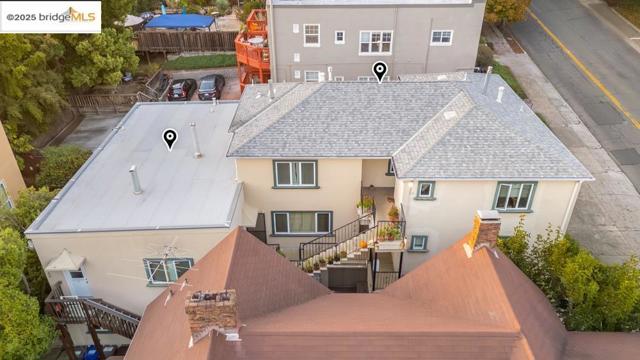 539 Mandana, Oakland CA: https://media.crmls.org/mediaz/d3ab2d51-eabc-4343-a44f-36c95f4e6d86.jpg