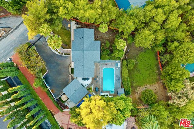 4854 Brewster Drive, Tarzana CA: https://media.crmls.org/mediaz/d3ab5c59-58f7-4166-a478-c9438e9ec50f.jpg