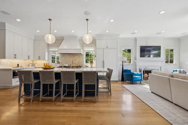 748 Jacaranda Circle, Hillsborough CA: https://media.crmls.org/mediaz/d3ac29ef-384d-4694-8039-5fc9897a17f7.jpg