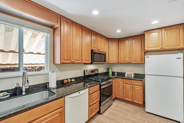 25875 Bel Aire Drive, Hayward CA: https://media.crmls.org/mediaz/d3acefb6-2950-4a4b-b232-e674159840bb.jpg