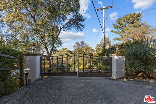 2373 Tuna Canyon Road, Topanga CA: https://media.crmls.org/mediaz/d3ad117e-476a-4c64-a2d5-799a9fb1904b.jpg
