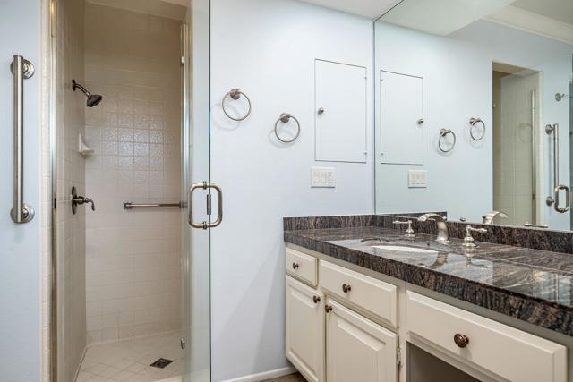 13 Duke Drive, Rancho Mirage CA: https://media.crmls.org/mediaz/d3ad22e1-cf9c-4d9e-b6f2-987e41176f06.jpg