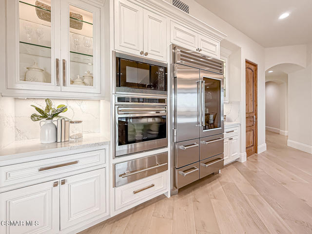 25877 Shady Oak Lane, Valencia CA: https://media.crmls.org/mediaz/d3ad389a-d492-4501-b579-18aeb27cd0a1.jpg