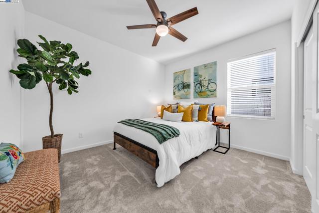 2305 Augusta Ave, Tracy CA: https://media.crmls.org/mediaz/d3ad3d02-b8e3-4018-ab8a-58de22822dc5.jpg