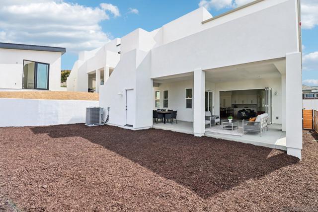 1850 Illion St, San Diego CA: https://media.crmls.org/mediaz/d3ae4fc4-6440-4cfa-9fce-620f7b6636db.jpg