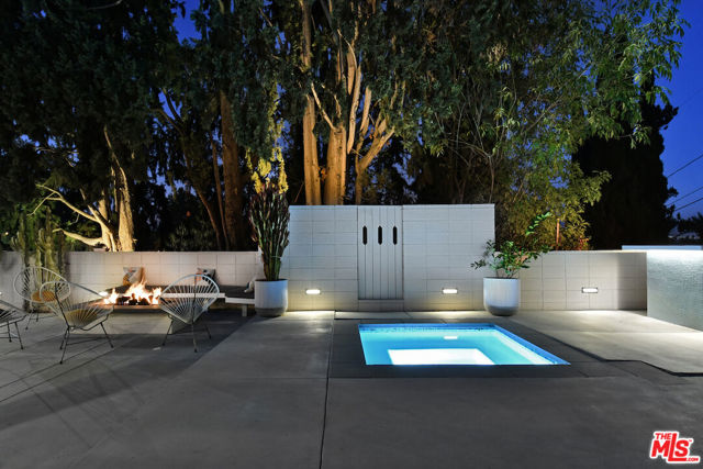 20150 Delita Drive, Woodland Hills CA: https://media.crmls.org/mediaz/d3ae51d7-577c-4cc2-8e09-35b4d052cd91.jpg