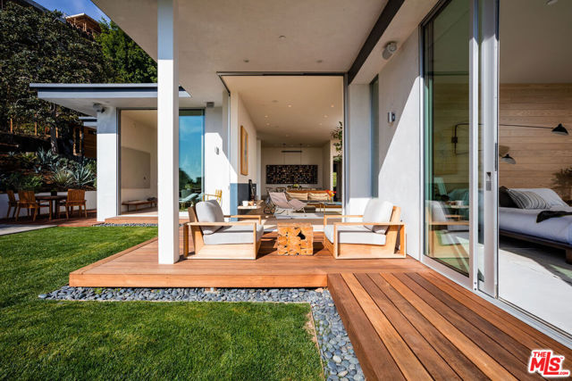 1355 Devlin Drive, Los Angeles CA: https://media.crmls.org/mediaz/d3ae6033-3c09-40d6-b933-b983858818e7.jpg