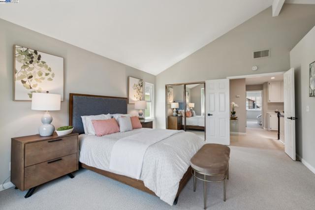 82 Applegate Way, Alameda CA: https://media.crmls.org/mediaz/d3af23af-21ee-4e87-9b43-0238da9bc85d.jpg