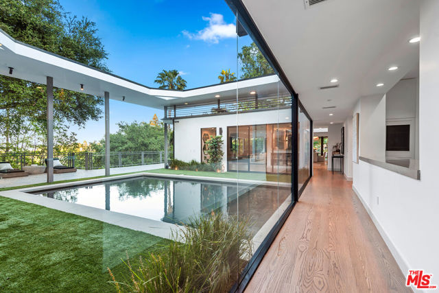 15941 Skytop Road, Encino CA: https://media.crmls.org/mediaz/d3af4959-0959-482a-b4d2-ef58f968953d.jpg