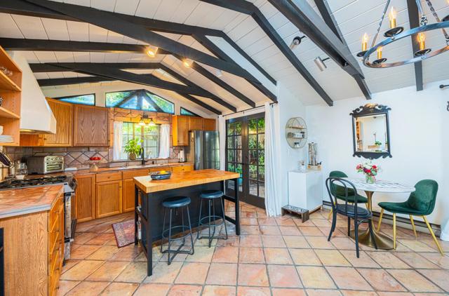 1 Santa Lucia Avenue, Salinas CA: https://media.crmls.org/mediaz/d3b002a9-b65e-4686-9dcb-59813e433b69.jpg